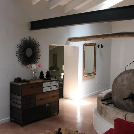 Apothiki House *