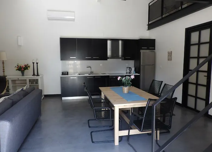 Apothiki House *