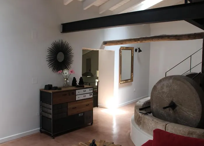 Apothiki House *